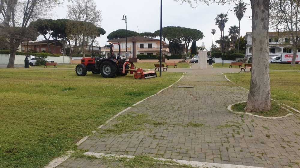 Piazza Salvo D'Acquisto a Lido delle Sirene.